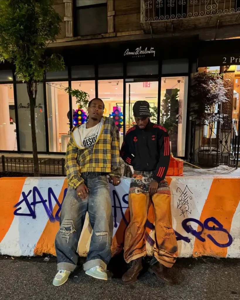 The Y2K Streetwear Revival: A Buyer's Guide to Sourcing What Actually Sells 6 y2k streetwear outfit inspiration
